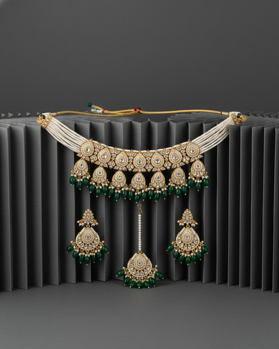 Green Reyna Kundan Jewellery Set