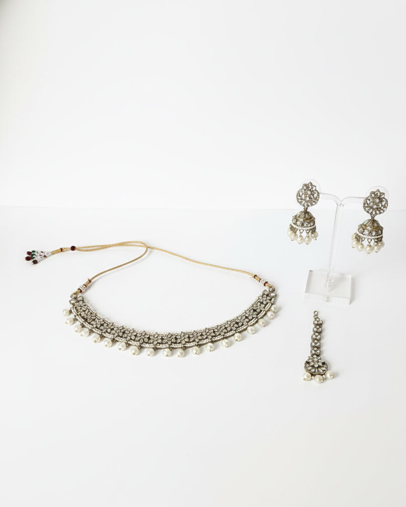 Pearl Harshita Choker Jewellery Set