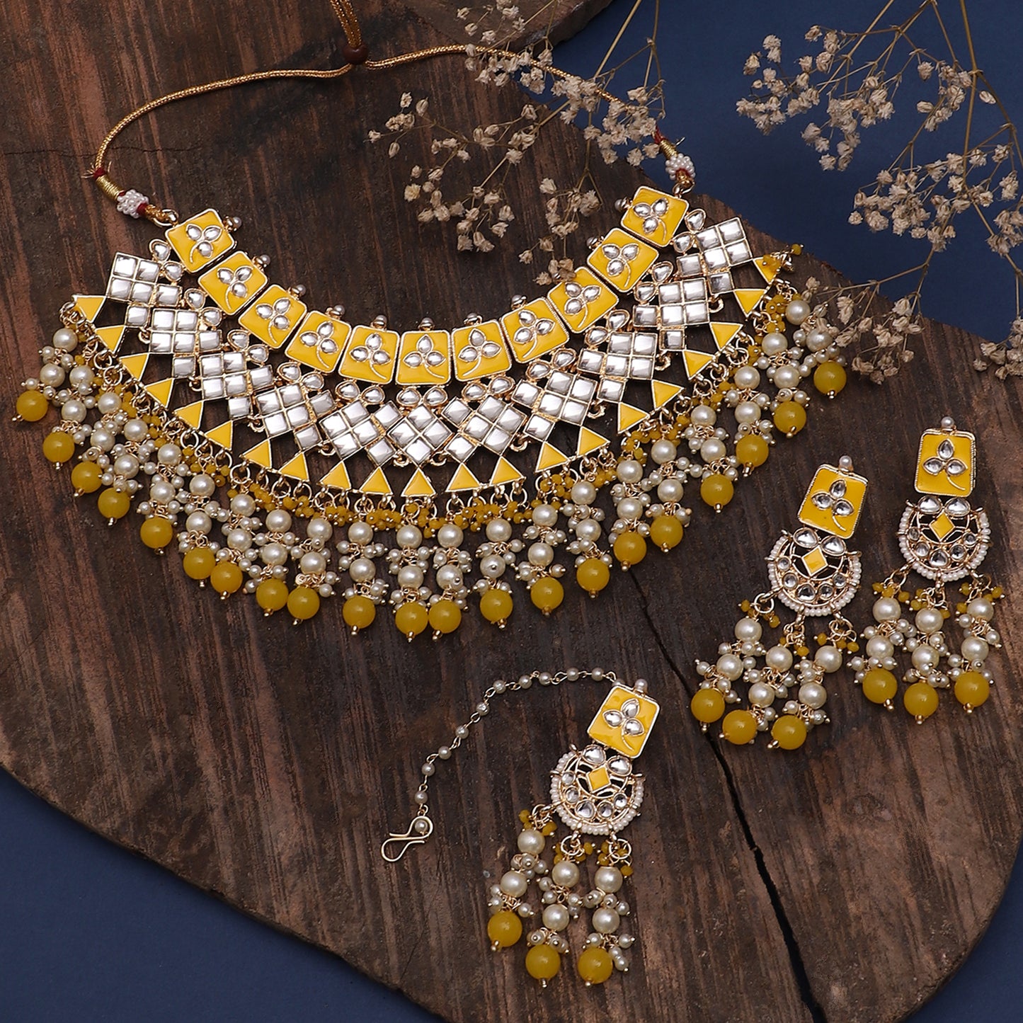 Anuja Neckset