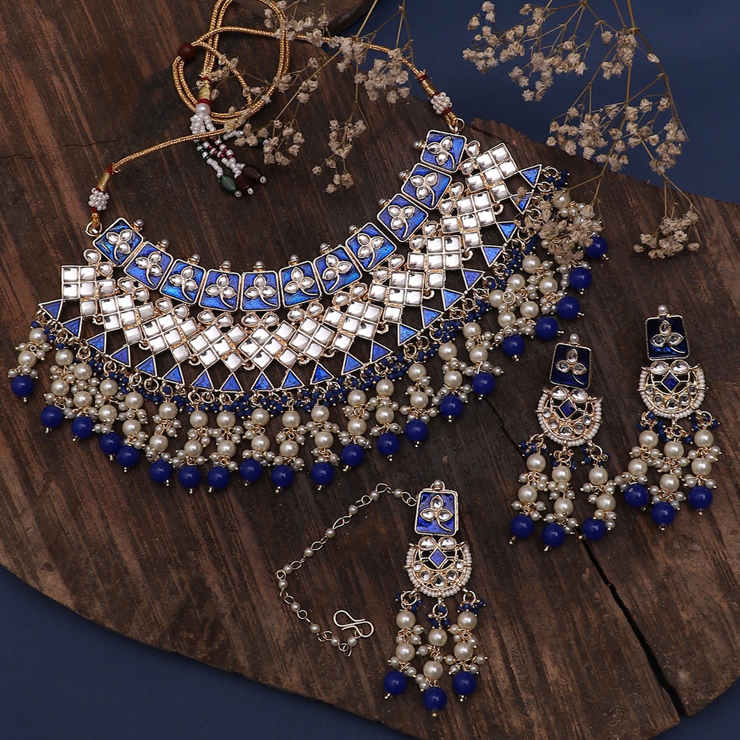 Anuja Neckset