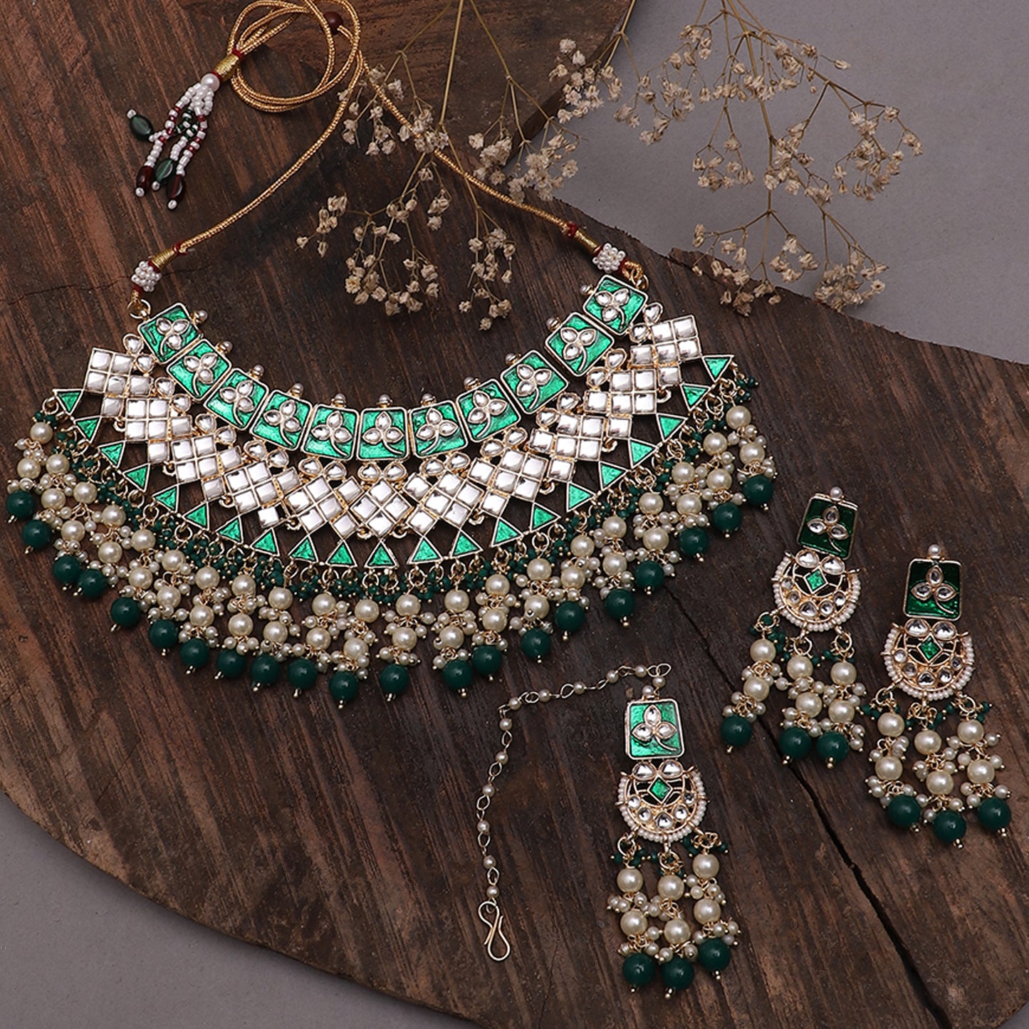 Anuja Neckset