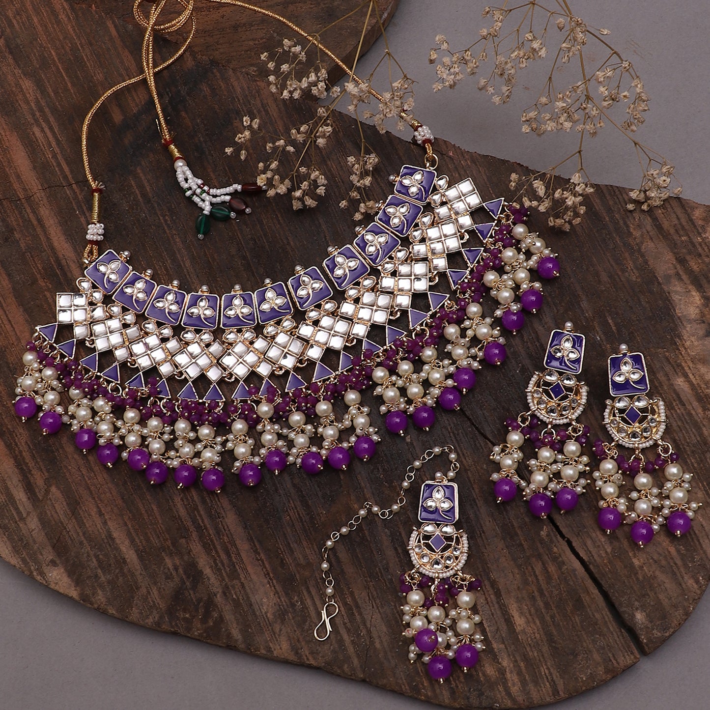 Anuja Neckset