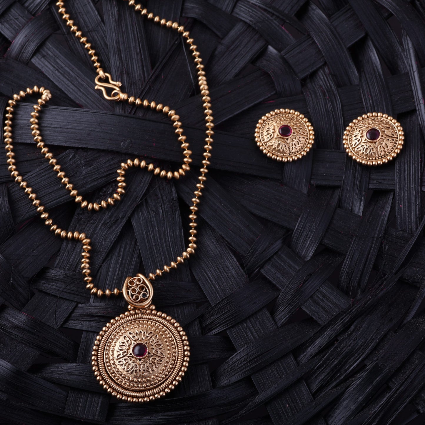 Reshmi Gold Pendent Set