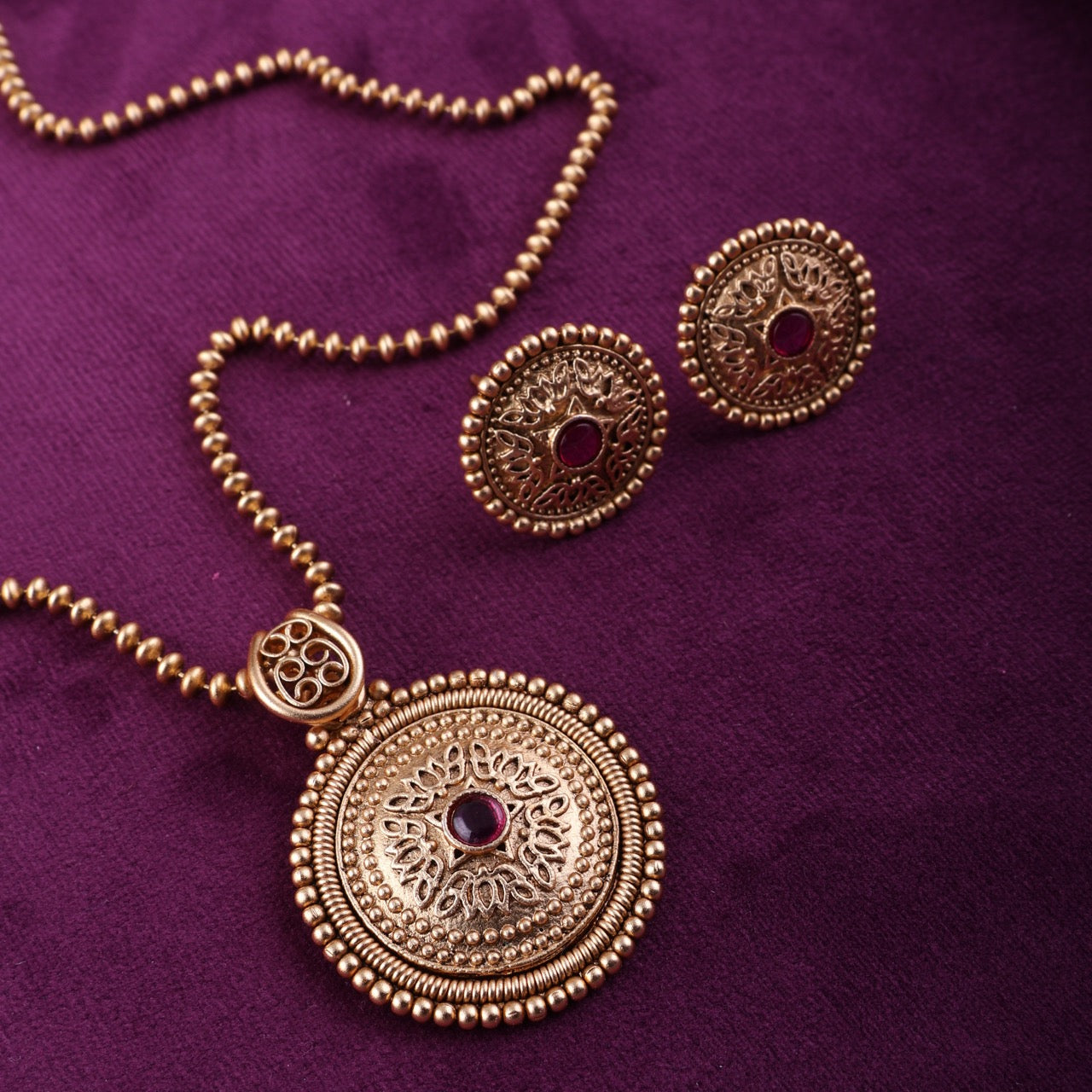 Reshmi Gold Pendent Set