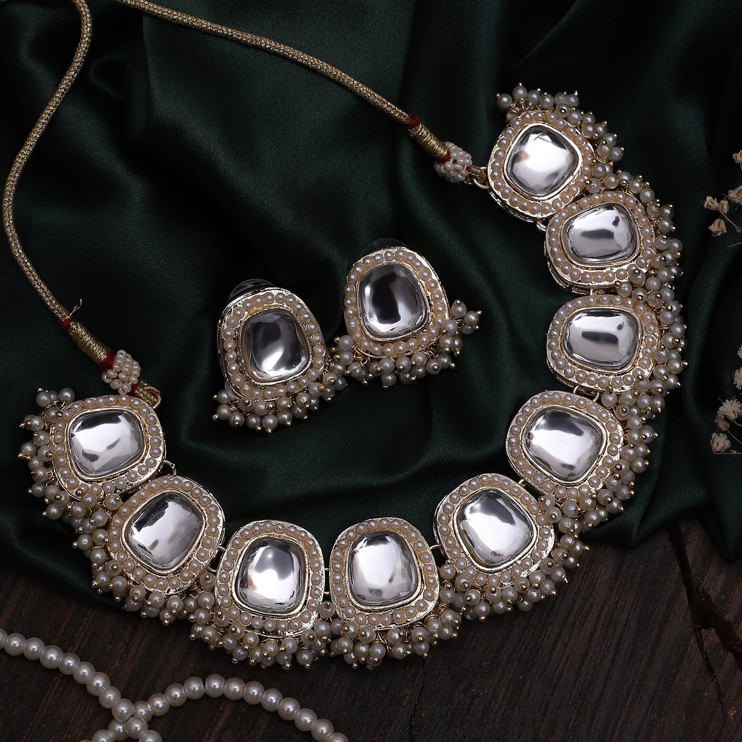 Mrinali Pearl Kundan Choker