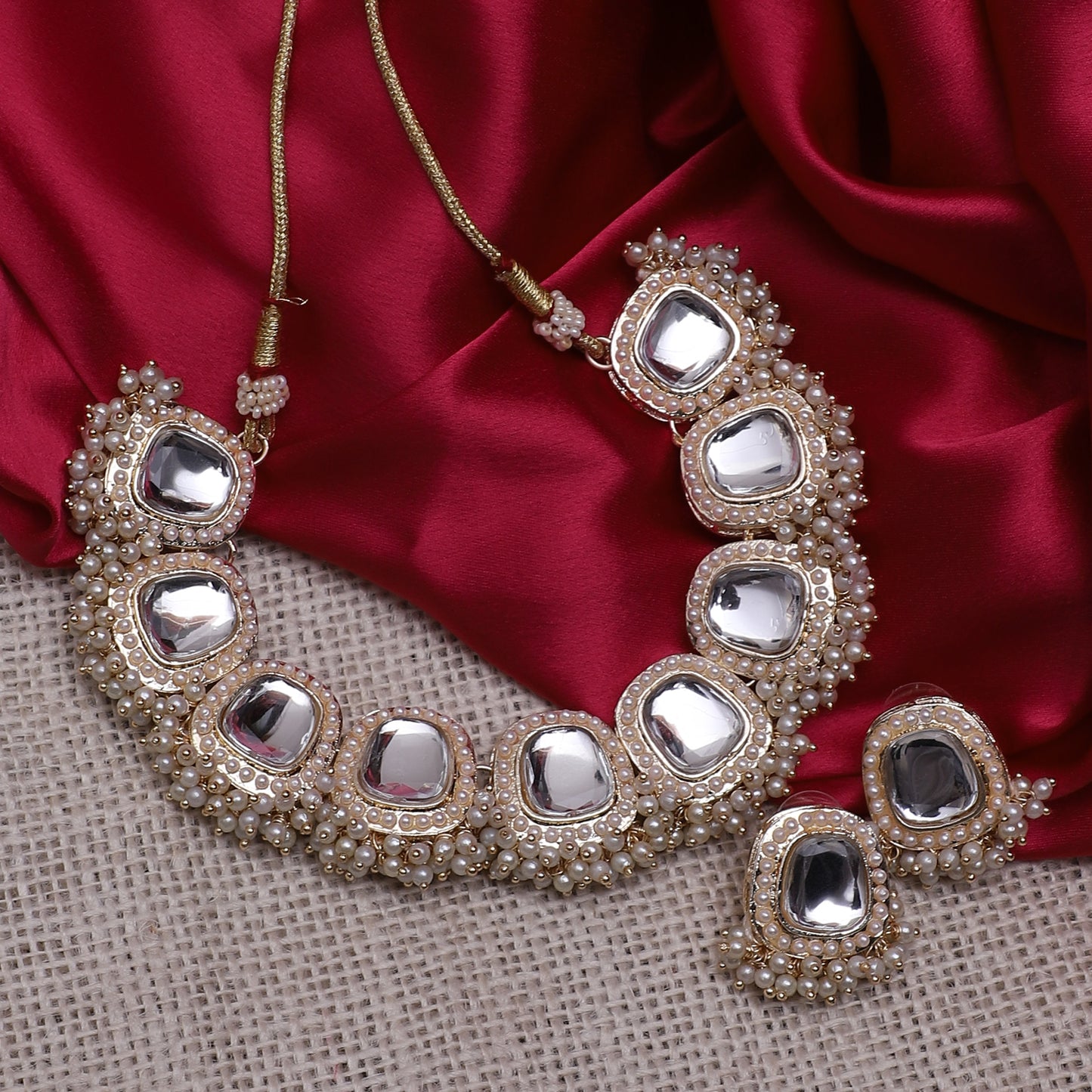 Mrinali Pearl Kundan Choker