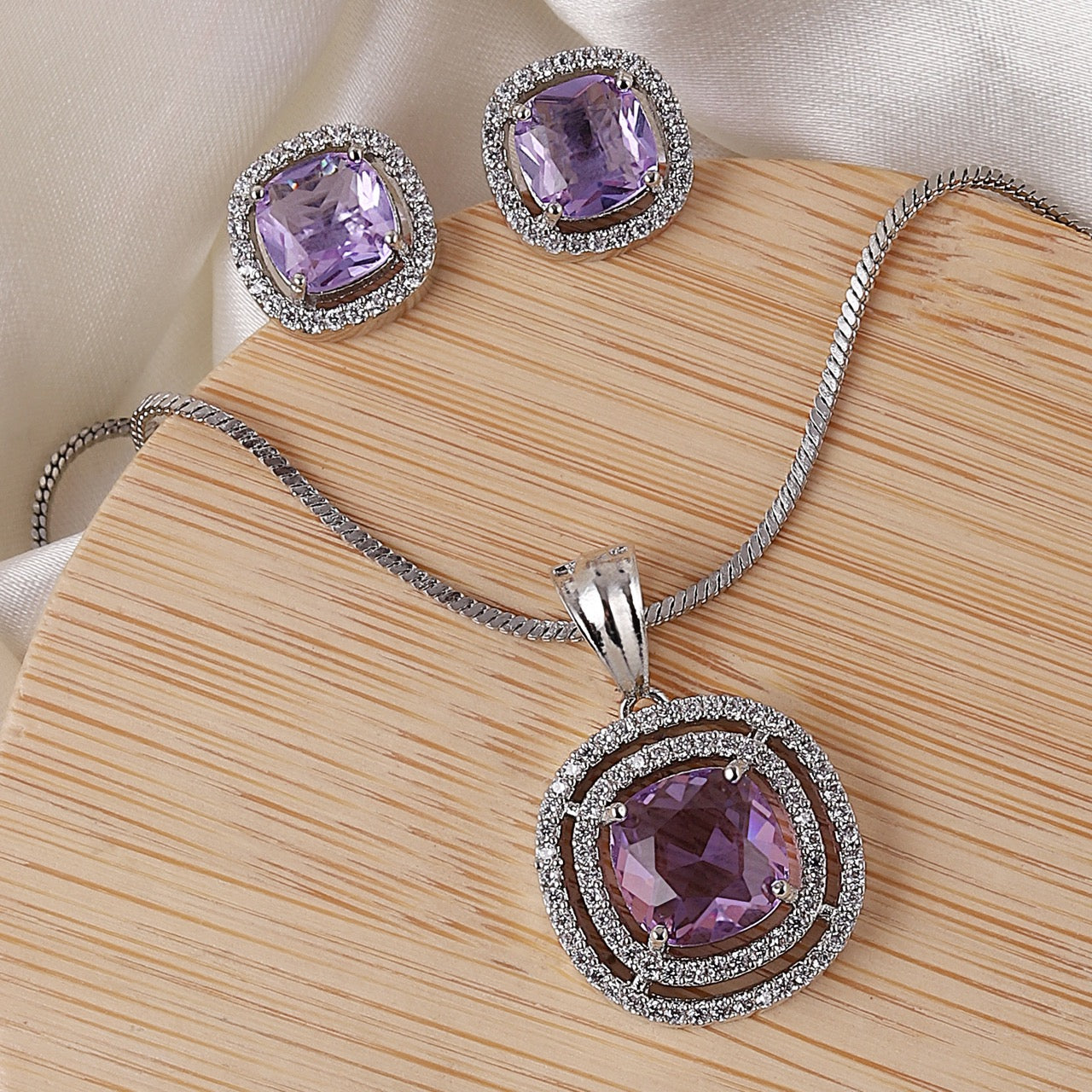 Beatrice AD Pendant Set