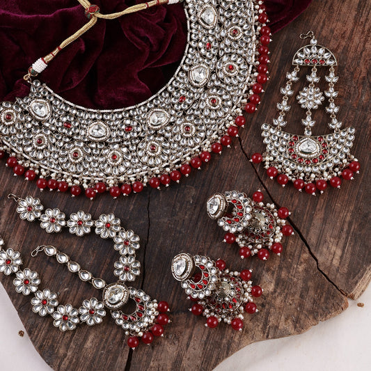 Amrita Neckset